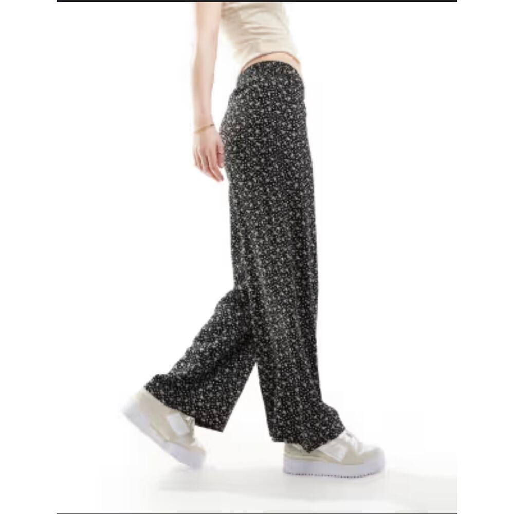 Stockholm Atelier & other stories paisley print pants. Size 4